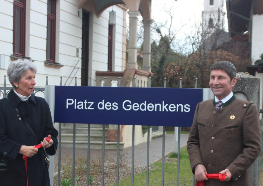 Einweihung Platz des Gedenkens Unterföhring